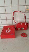 Retro játék eladó! Kis táska, kis pénztárca,piros, felszerelt orvosi táska eladó!