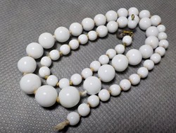 Antik növekvő szemű fehér üveg nyaklánc 