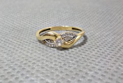 14 karátos cirkóniaköves arany gyűrű 57-es méret