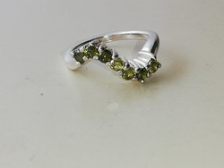 Ezüst gyűrű zöld  cirkonkövekkel kövekkel díszítve 925 