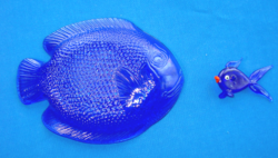 Fürdőszobai üveg dekoráció (muránói fújt üveg halacska és hal alakú préselt üveg tálka)