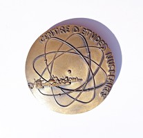 Francia nukleáris témájú bronz plakett