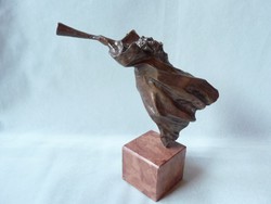 R. Kiss Lenke bronz szobor (trombitáló angyal)