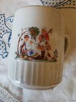 Régi Zsolnay porcelán szoknyás bögre falusi jelenetes 