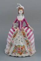 Hollóházi barokk ruhás nő cicával 