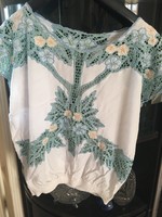 Fabulous richelieu pattern in a very richly embroidered blouse