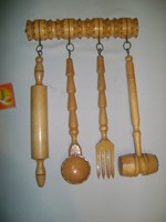 Retro konyhai eszközök fából falidísz - merőkanál, nyújtófa, villa, klopfoló