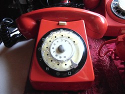 3 db piros retro tárcsás telefon 