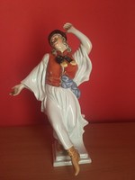 Herendi táncoló betyár porcelán figura