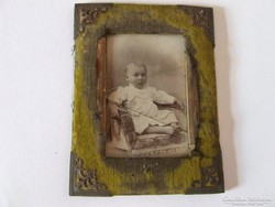 Régi, antik kisbaba,baba, gyermek fotográfia, fotó szecessziós bársony keretben-Barna Hugó Miskolc