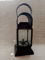 Régi kézimunkával l készített réz metszett üveges hordozható petróleum lámpa
