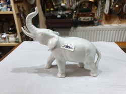 Porcelán elefánt 