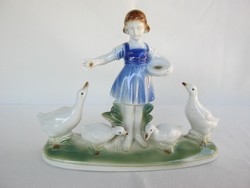 Lippelsdorfi porcelán libákat etető kislány