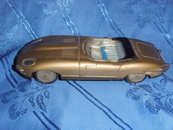Régi lemezárugyár lendkerekes jaguár lemez autó