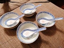 Négy szett kínai rizsszemes porcelán tálka, lazacszínű és arany festéssel, kanálkákkal. Csodaszépek!