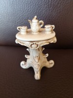 Altwien miniatűr háromlábú kávésasztalka/bababútor/dísz, hibátlan