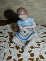 Kőbányai Porcelángyár babás kislány.