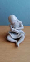 Kispesti porcelán babázó kislány fehér festéssel