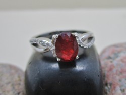Gyönyörű valódi tüzes rubinköves ezüst gyűrű