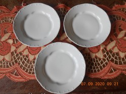 Zsolnay barokk, fehér lapos tányérok