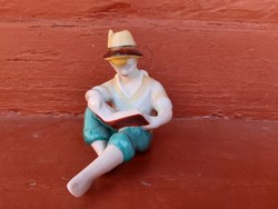Gyönyörű retro Hollóházi porcelán olvasó fiú, nosztalgia darab