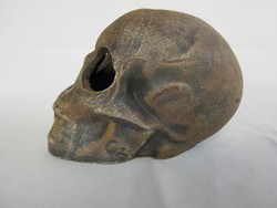 Cz. jelzéssel kerámia koponya