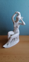 Aquincumi porcelán fehér mázas fésülködő lány