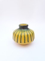 Retro iparművész Pesthidegkúti kerámia váza, sárga alapon zöld csíkos váza - zsűrizett kerámia
