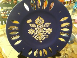 Kék szinu  kezzel festett kézműves hand made dísz tányér hibátlan  törpéletes állapotban kb 1985 bol
