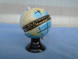 Föld gömb  formájú porcelán ékszertartó zsanéros tetővel