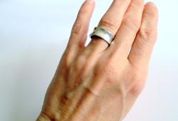 Modernista vastag karika ezüst gyűrű 