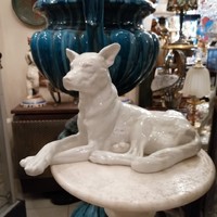 Herendi figurális porcelán "Fekvő kutya  ".Fehér máz. F-24