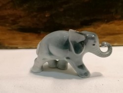 Számozott porcelán elefánt szobor