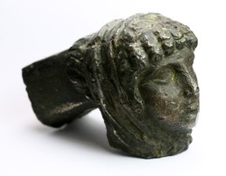 Antik női fej feltehetően székkarfa dísz 