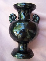 Badár Balázs  Art deco kerámia váza Bittelmáz-szerű fekete mázzal, két csigás füllel. 