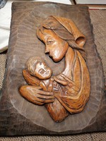 Lenyűgöző, régi, kézzel faragott, nagyméretű relief, anya gyermekével. Csodálatos alkotás.
