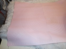 ÖNTAPADÓS -  ÚJ - pasztellrózsaszín - szilikon nyújtólap - megrajzolt mintákkal - 50 x 40 cm 