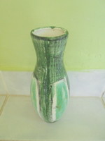 Kerezsi Gyöngyi által készített szignált kerámia váza