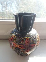 Fekete mintás váza