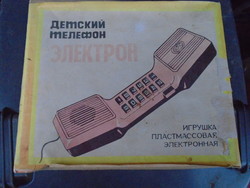 1982-ből. Orosz nagyméretű játék telefon pár+ doboza.
