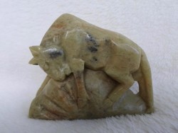Faragott ásvány bölény szoborka