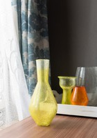 Retro karcagi (berekfürdői) irizáló fátyolüveg váza - sárga repesztett üveg, jég zúzmaramintás