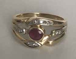 14 karátos arany gyűrű rubintal és brilliánsokkal