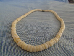 White agates are considered a powerful amulet for those whose professional activities are life-threatening -
