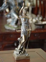 Justitia szobor