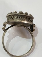 Eladó egy nagyon régi ezüst gyűrű