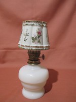 Kis petróleum lámpa rózsabimbó mintával