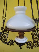 Az 1900 évek elején készült Lüszter függő lámpa, öntött vas lánccal, tej üveg burával