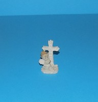 Feszület előtt imádkozó térdeplő angyal figura 5 cm (1/p) 