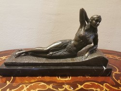 Fekvő nő,bronz szobor 